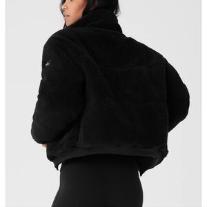 ALO Yoga Sherpa Snow Angel Puffer - Like New, Size Medium